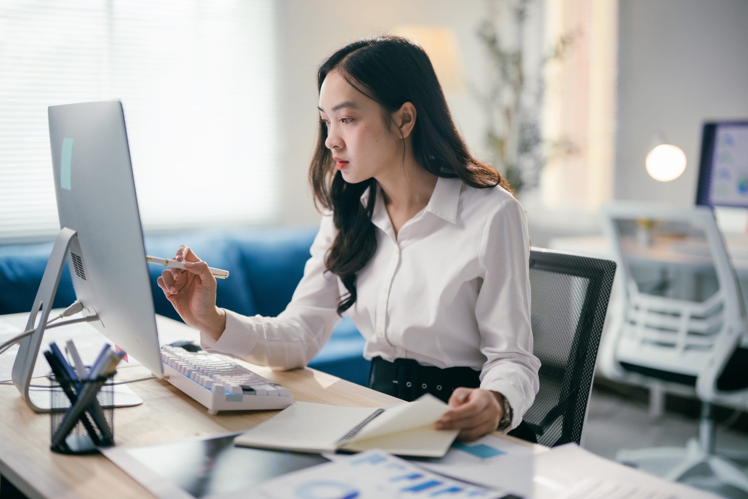 Business woman working in her home office